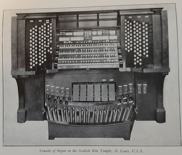 Factory photo of the console of KPO 6763, evidently taken before general pistons 1-6 and 7-12 were provided on the left beneath the Great and Swell manuals, respectively.